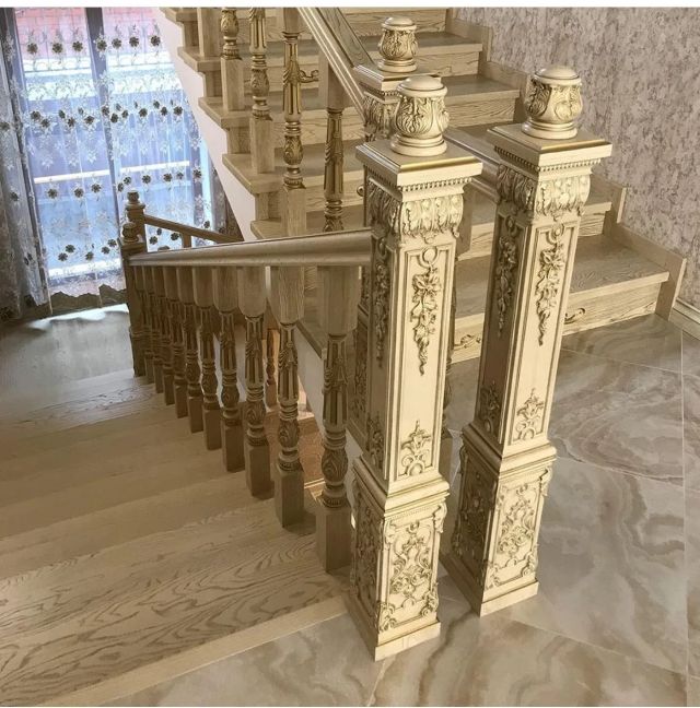 Красивый заходной столб для лестницы